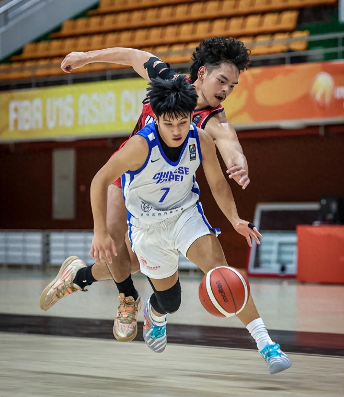 赛地聚焦——德甲今晨热度飙升；新奥尔良鹈鹕单刀错失；话题不断；年轻球员得到机会的简单介绍