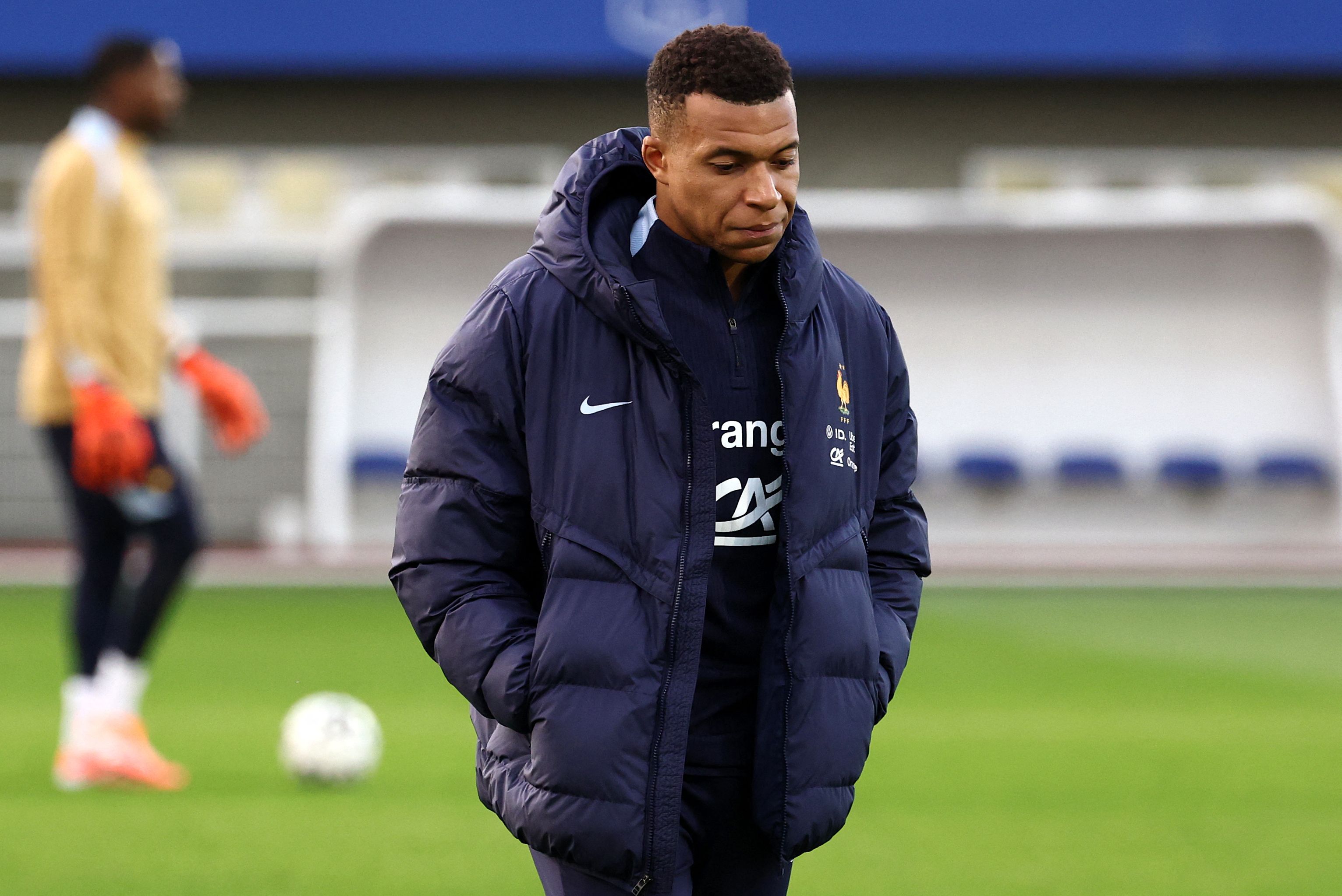 包含法国杯今晚再迎强敌，上海海港刷新队史纪录，主帅态度：球迷炸锅，训练强度明显提升的词条